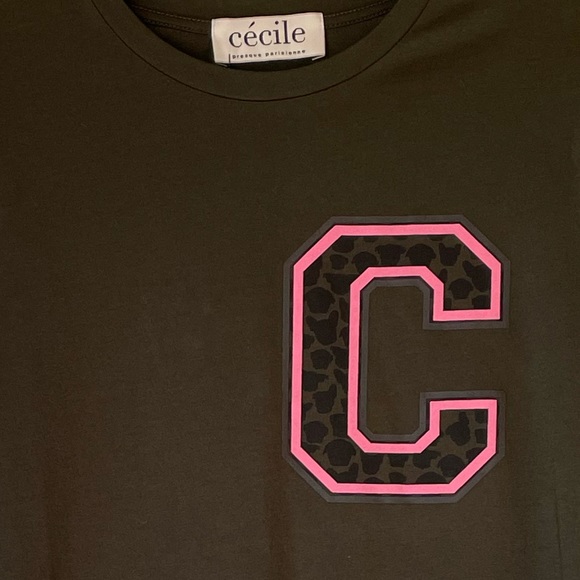 COPY - French bulldog in “C” - graphic tee by Etre Cecile presque Parisienne - Picture 8 of 16